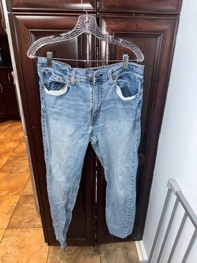 Levi's Men's Light Blue Relaxed Fit Jeans